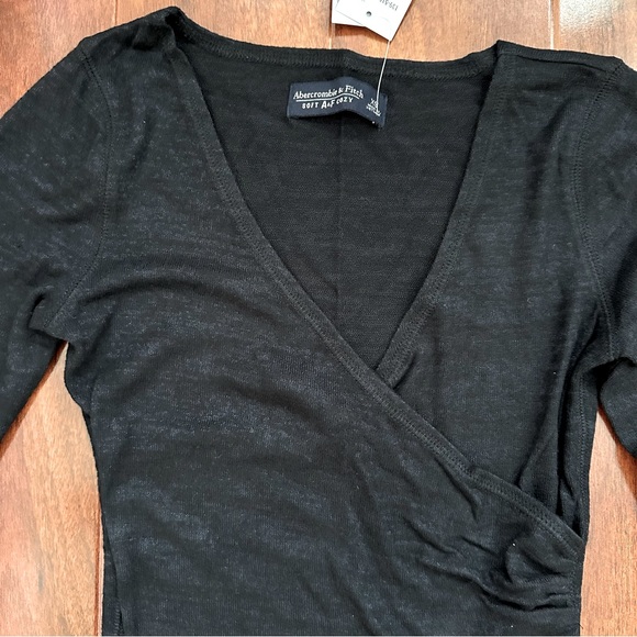 🆕 A&F Heathered Black Long-Sleeve Faux Wrap Bodysuit - Picture 2 of 8